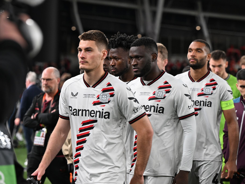 Dass ihre unglaubliche Serie im 52. Spiel ausgerechnet in einem Finale endete, schmerzte alle bei Bayer Leverkusen sehr. - Foto: Federico Gambarini/dpa