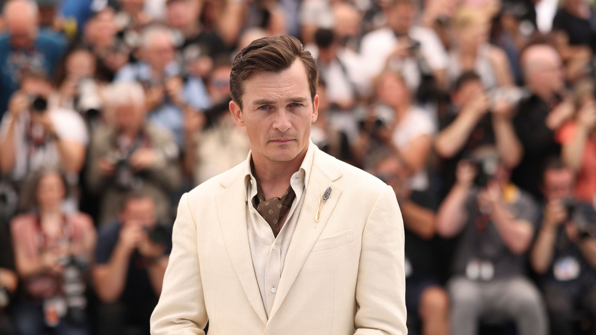 Rupert Friend verstärkt das Ensemble des neuen «Jurassic World»-Films. - Foto: Vianney Le Caer/Invision/AP/dpa