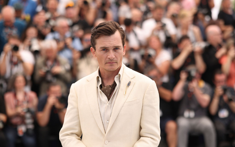 Rupert Friend verstärkt das Ensemble des neuen «Jurassic World»-Films. - Foto: Vianney Le Caer/Invision/AP/dpa