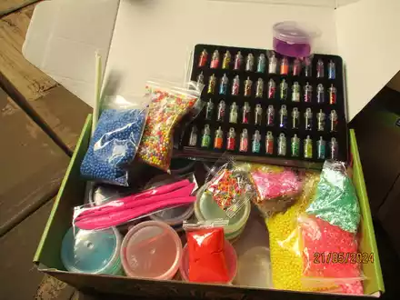HZA-HH: Gesundheitsschädliches Spielzeug für Kinder vernichtet / Hamburger Zoll verhindert Einfuhr von fast 500 Stück Slime-Herstellungssets - Foto: presseportal.de