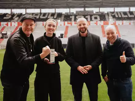 Lichtblick-Award: Die Bayerische und FanQ ehren Deutschlands Vorbilder im Fußball - Foto: presseportal.de