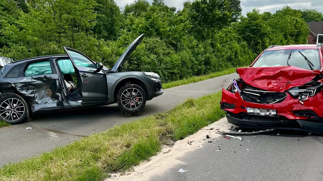 FW Hünxe: Verkehrsunfall mit drei Verletzten - Bild: presseportal.de