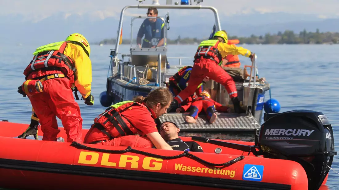 Die DLRG rettete im Jahr 2023 870 Menschen das Leben. - Bild: Oliver Hanser/dpa