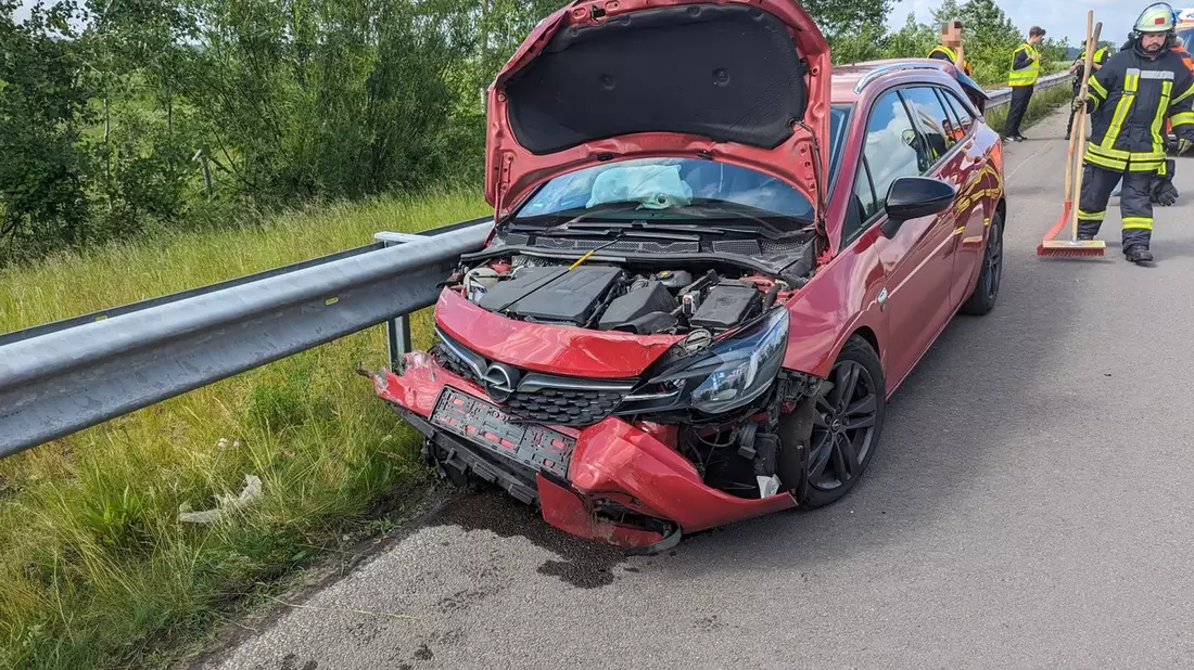 POL-STD: Zwei Unfälle auf der Autobahn A 26 - Straße über längere Zeit gesperrt, Einbrecher in Stader Grundschule - Bild: presseportal.de