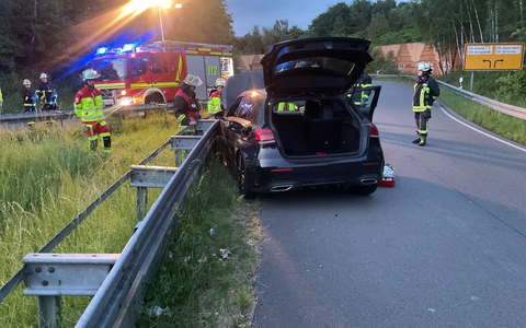 FW-DO: Besatzung eines Krankenwagen bemerkt verunfalltes Fahrzeug - Foto: presseportal.de