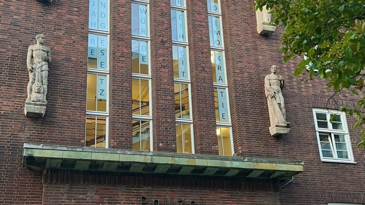 POL-HAM: Polizei Hamm feiert 75 Jahre Grundgesetz - Foto: presseportal.de