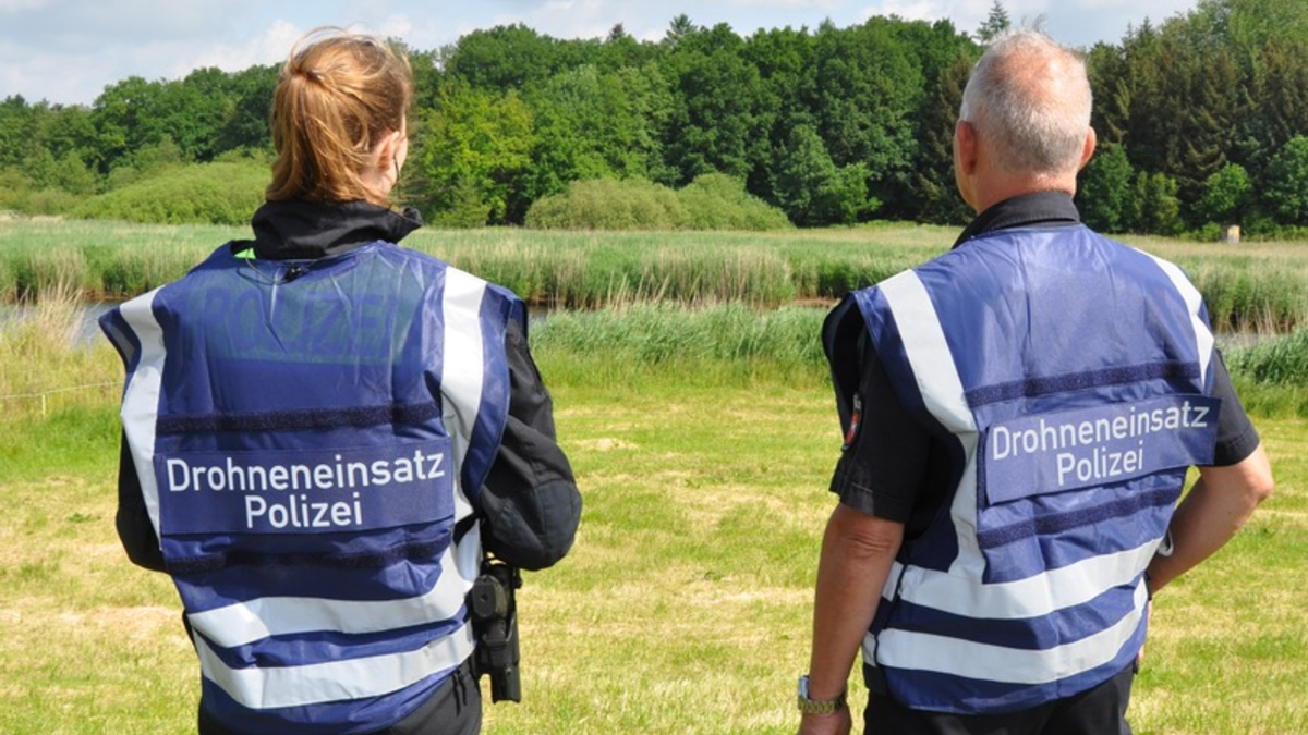 POL-ROW: ++ Vermisstenfall Arian - Polizei sucht erneut die Oste mit Drohnen ab ++ - Foto: presseportal.de