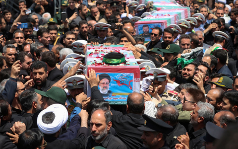 Der tödlich verunglückte iranische Präsident Ebrahim Raisi wurde in seiner Heimatstadt Maschhad beigesetzt. - Foto: Uncredited/Iranian Presidency Office/AP/dpa Der tödlich verunglückte iranische Präsident Ebrahim Raisi wurde in seiner Heimatstadt Maschhad beigesetzt. - Foto: Uncredited/Iranian Presidency Office/AP/dpa