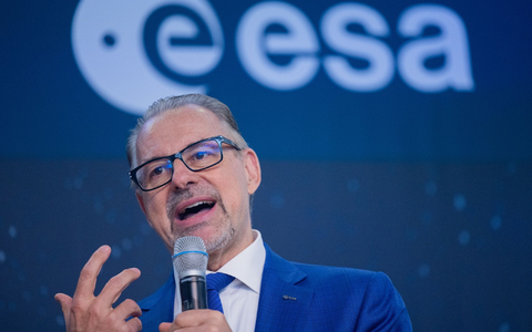 Wenn eine Nation Anti-Satellitenwaffen einsetze, erzeuge dies Trümmer, die auch eigene Satelliten gefährdeten, sagt Esa-Chef Josef Aschbacher. - Foto: Rolf Vennenbernd/dpa