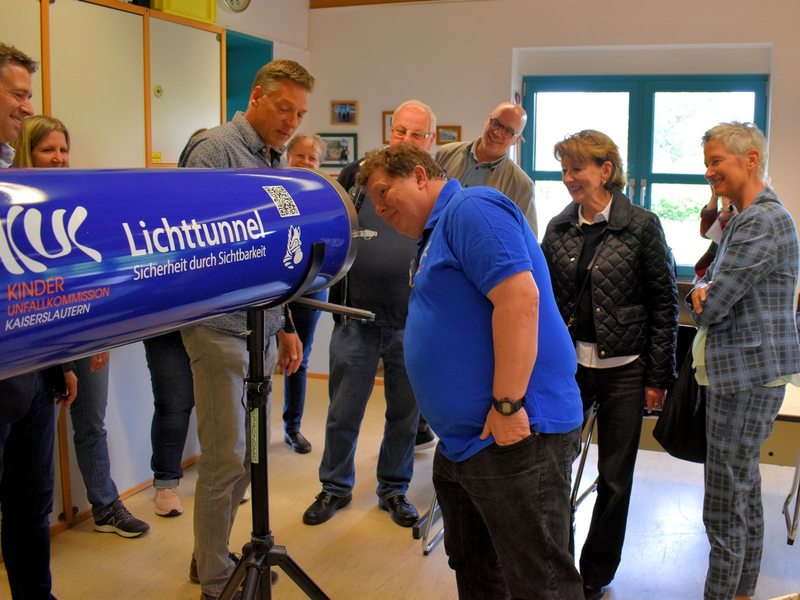 POL-PPWP: Lichttunnel der Kinderunfallkommission vorgestellt - Foto: presseportal.de