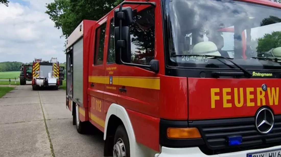 FFW Schiffdorf: Defekte Pool-Pumpe sorgt für Einsatz der Feuerwehr - Bild: presseportal.de