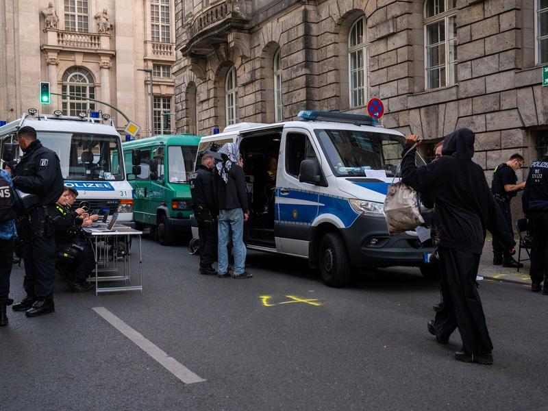 Die Polizei hat die Besetzung eines Gebäudes der Berliner Humboldt-Universität für beendet erklärt. - Foto: Christophe Gateau/dpa