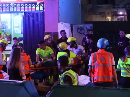 Beim Einsturz sind 16 Menschen verletzt worden, einige davon schwer. - Foto: Isaac Buj/EUROPA PRESS/dpa