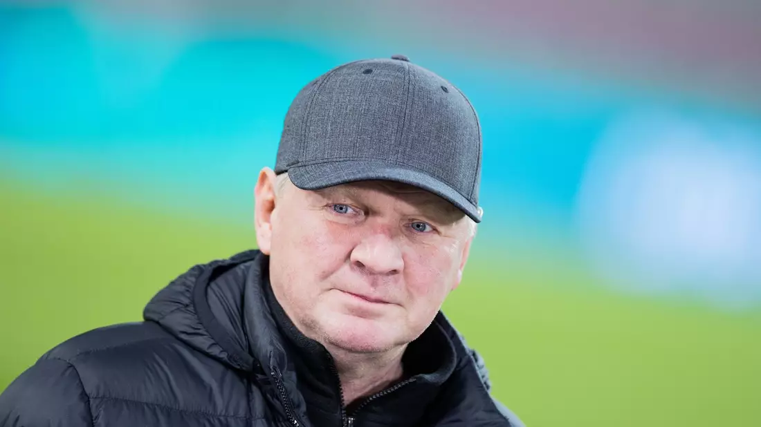 Kompany steht noch beim FC Burnley unter Vertrag, mit dem er abgestiegen ist - Effenberg sieht dies nicht als Makel. - Bild: Rolf Vennenbernd/dpa
