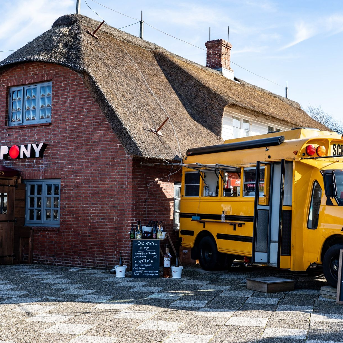 Die Gaststätte «Pony» im Zentrum von Kampen: «Hätten wir von dem Vorfall gewusst, hätten wir die betreffenden Gäste selbstverständlich des Hauses verwiesen.» - Foto: Axel Heimken/dpa