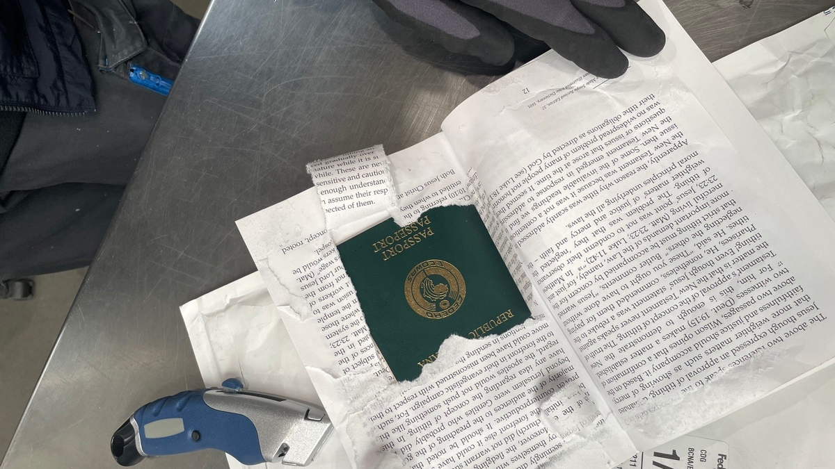 HZA-P: Zoll entdeckt Paketsendung mit Schmuggelpapieren / Originelle Tarnung aufgeflogen - Foto: presseportal.de