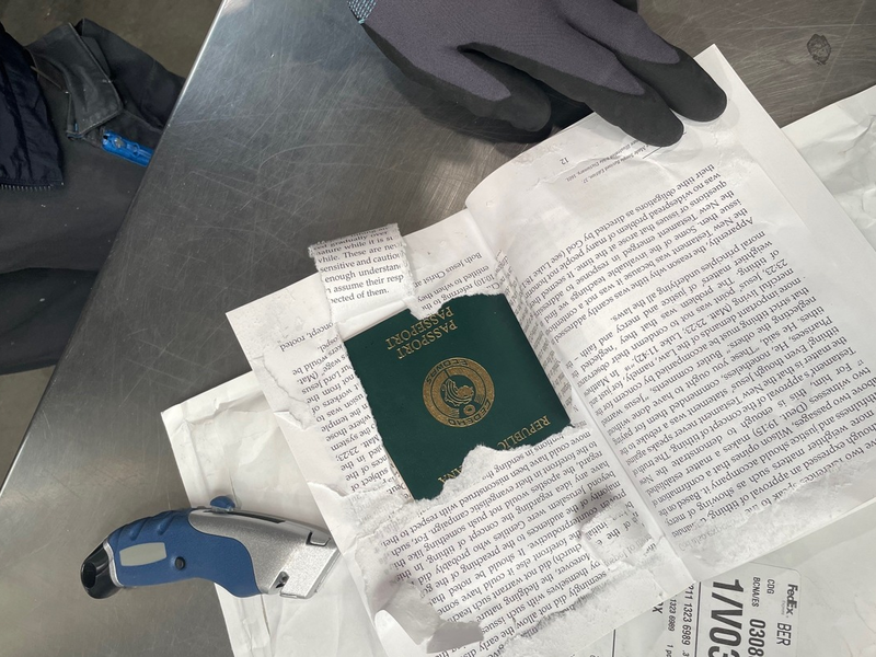 HZA-P: Zoll entdeckt Paketsendung mit Schmuggelpapieren / Originelle Tarnung aufgeflogen - Foto: presseportal.de