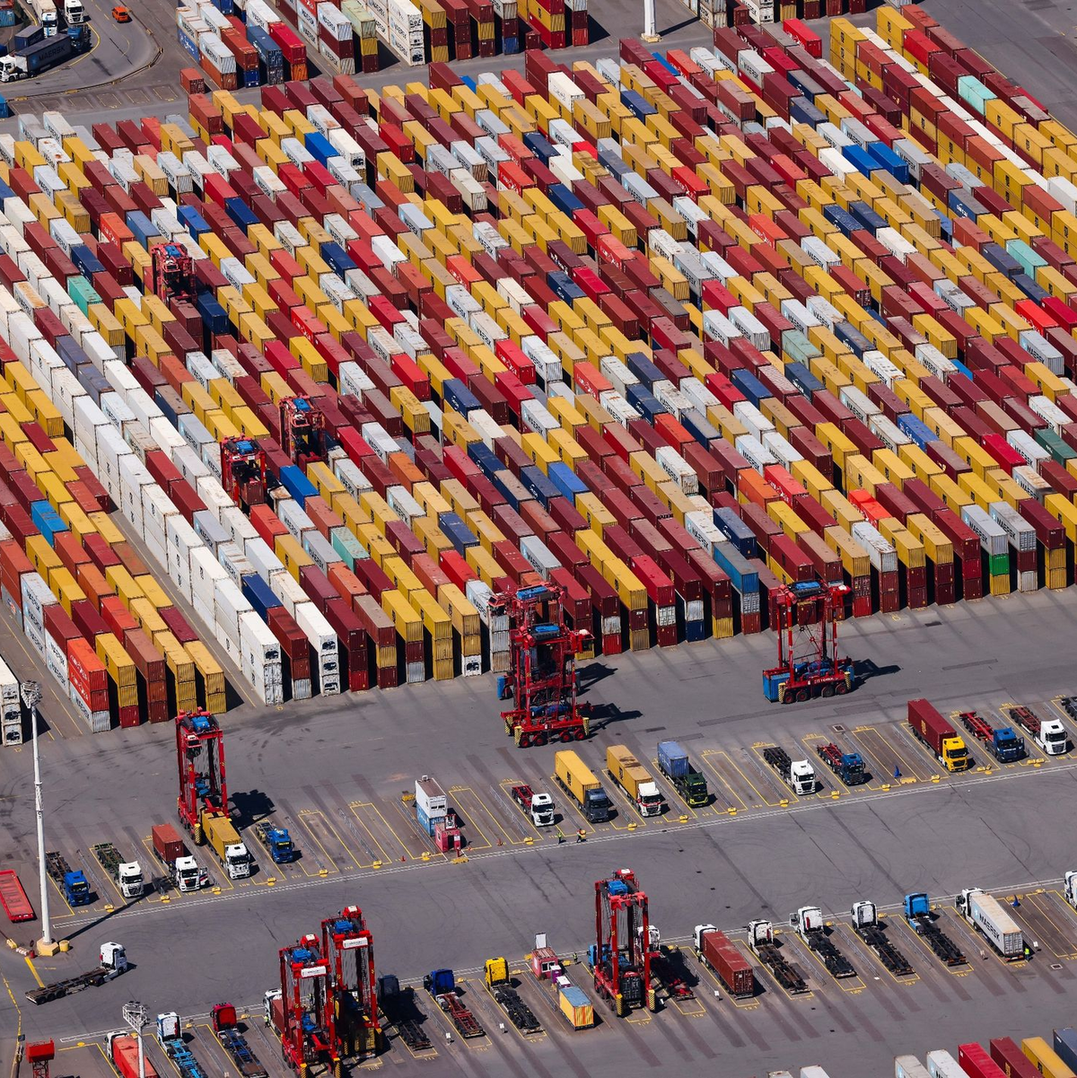 Die deutsche Wirtschaft ist im zweiten Quartal leicht geschrumpft (Archivfoto) - Foto: Christian Charisius/dpa