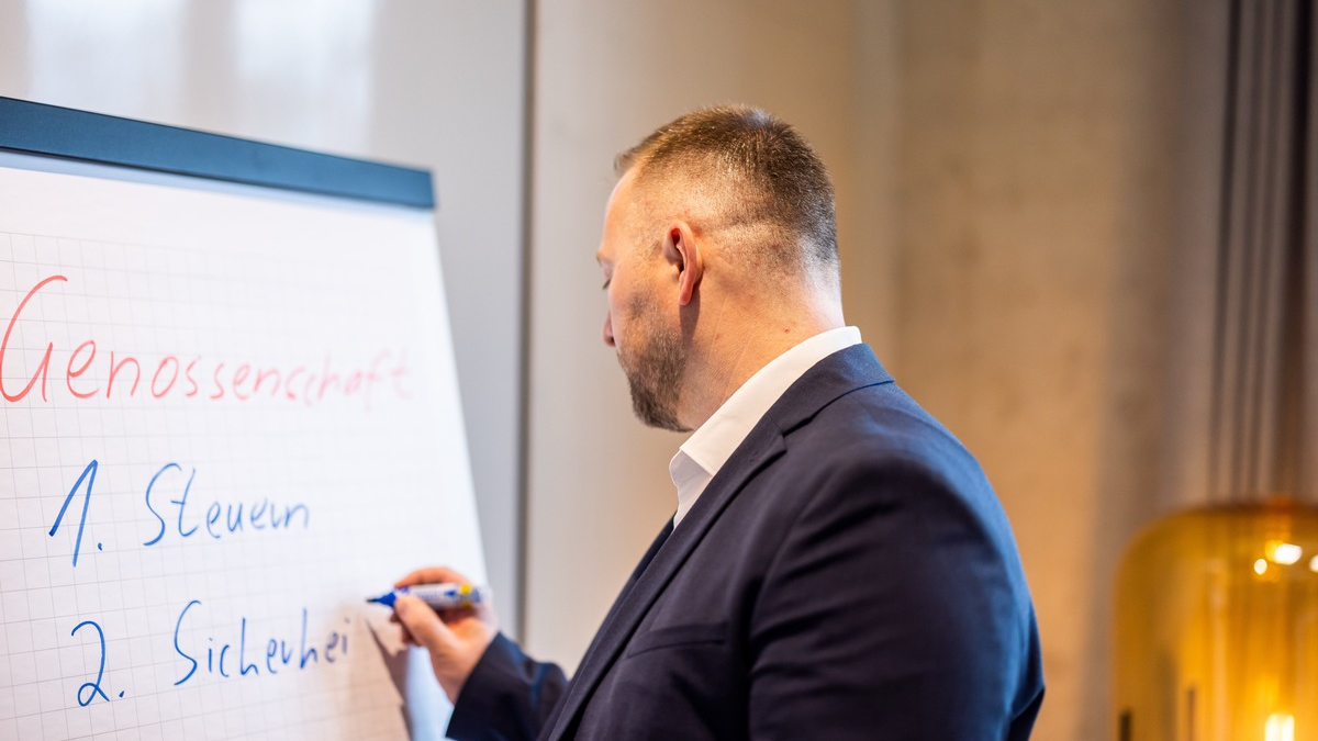 Björn Erhard: Die Rechtsform der eingetragenen Genossenschaft für Apotheken - Foto: presseportal.de