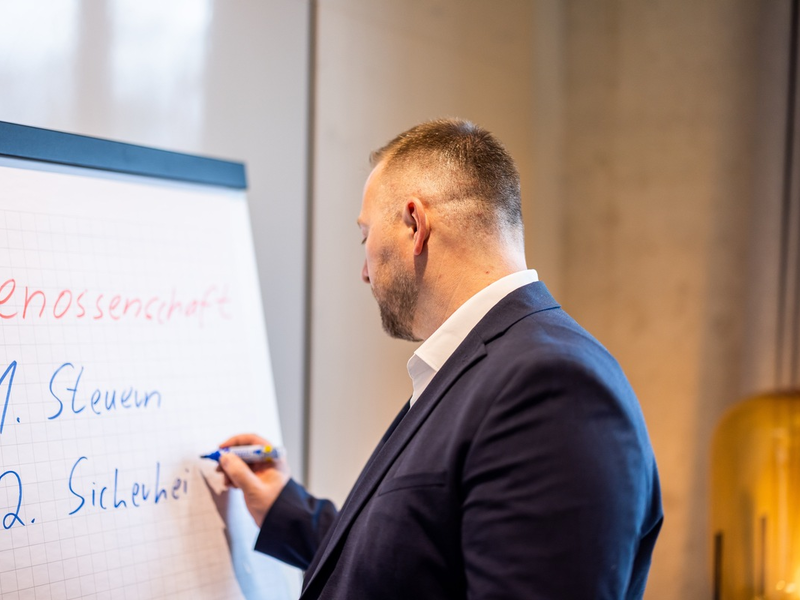 Björn Erhard: Die Rechtsform der eingetragenen Genossenschaft für Apotheken - Foto: presseportal.de