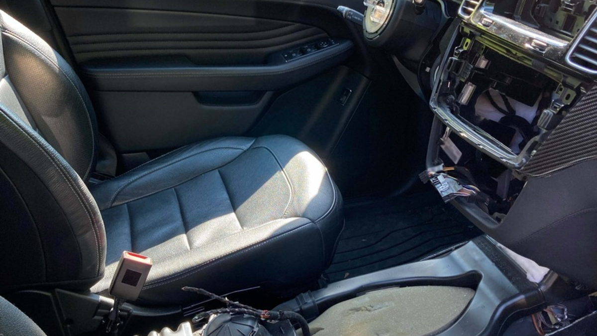 POL-REK: 240524-1: Unbekannte entwenden Lenkrad und Mittelkonsole aus Auto - Zeugensuche - Foto: presseportal.de