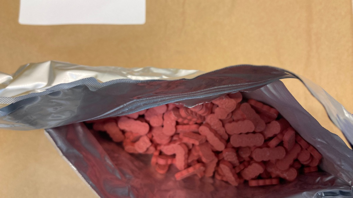 ZOLL-E: Drogenpost - Zollfahndung und Staatsanwaltschaft Kleve international erfolgreich - über 800 Drogensendungen, 3 Waffen sichergestellt - vier Festnahmen in Deutschland und dem europäischen Ausland - Foto: presseportal.de