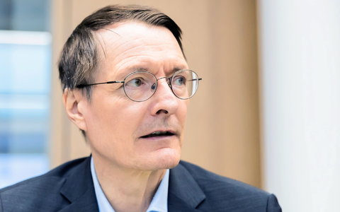 Wasservorräte, mehr Schatten und Aufklärung: Karl Lauterbachs Gesundheitsministerium legt Empfehlungen für den Hitzeschutz vor. - Foto: Christoph Soeder/dpa