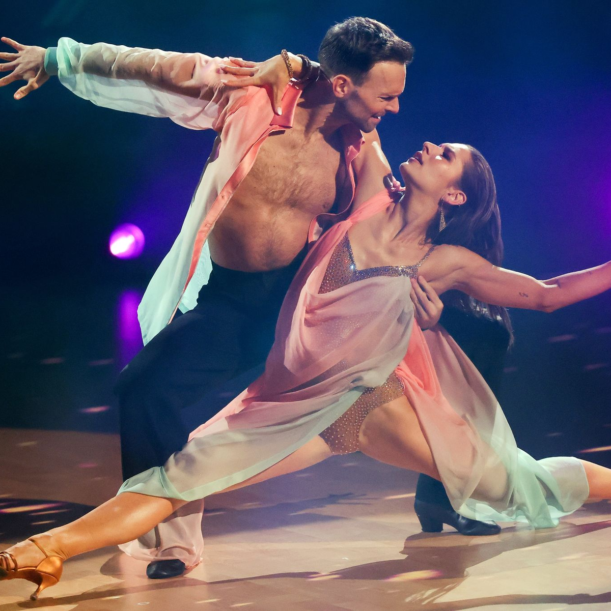 Jana Wosnitza hat sich mit Profitänzer Vadim Garbuzov in den vergangenen Wochen immer mehr verbessert. - Foto: Rolf Vennenbernd/dpa