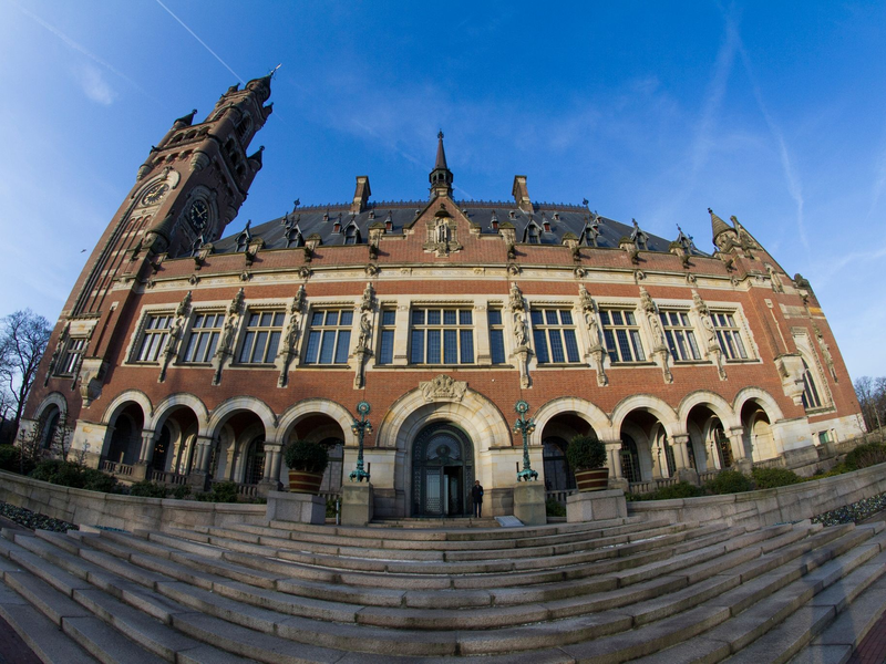 Der Internationale Gerichtshof verpflichtet Israel zu einer sofortigen Beendigung des Militäreinsatzes in Rafah. - Foto: Peter Dejong/AP/dpa