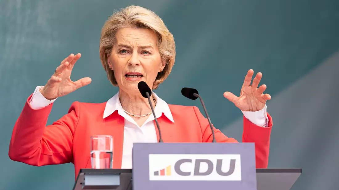 EU-Kommissionspräsidentin Ursula von der Leyen kritisiert die AfD erneut scharf. - Bild: Michael Matthey/dpa