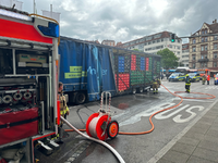 FW Stuttgart: Brennende Achse eines Sattelschleppers am Marienplatz - Foto: presseportal.de