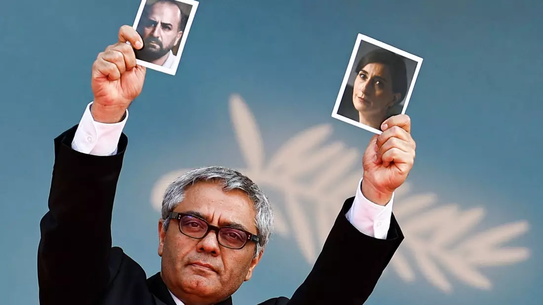 Der iranische Regisseur Mohammad Rasoulof ist mit seinem Film «The Seed of the Sacred Fig» bei der 77. Ausgabe der Filmfestspiele von Cannes für die Goldene Palme nominiert. - Bild: Sameer Al-Doumy/AFP/dpa