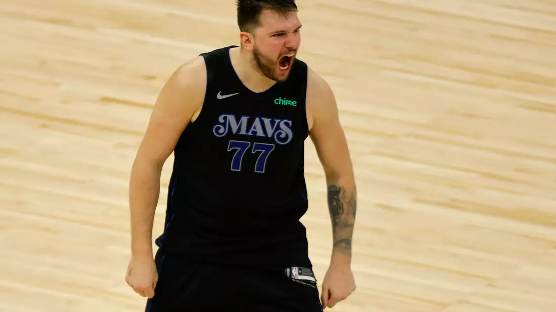 Luka Doncic führte die Dallas Mavericks erneut zum Sieg. - Bild: Bruce Kluckhohn/AP/dpa