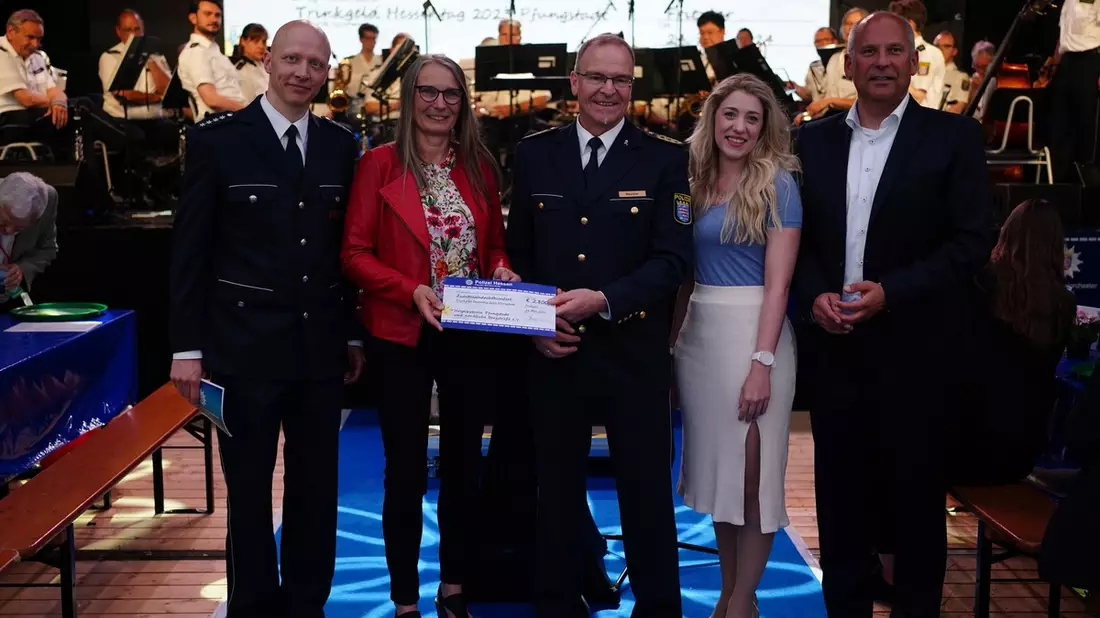 POL-HPE: Start des Hessentags 2024 in Fritzlar - Innenminister Prof. Dr. Roman Poseck eröffnet Polizei Bistro - Bild: presseportal.de