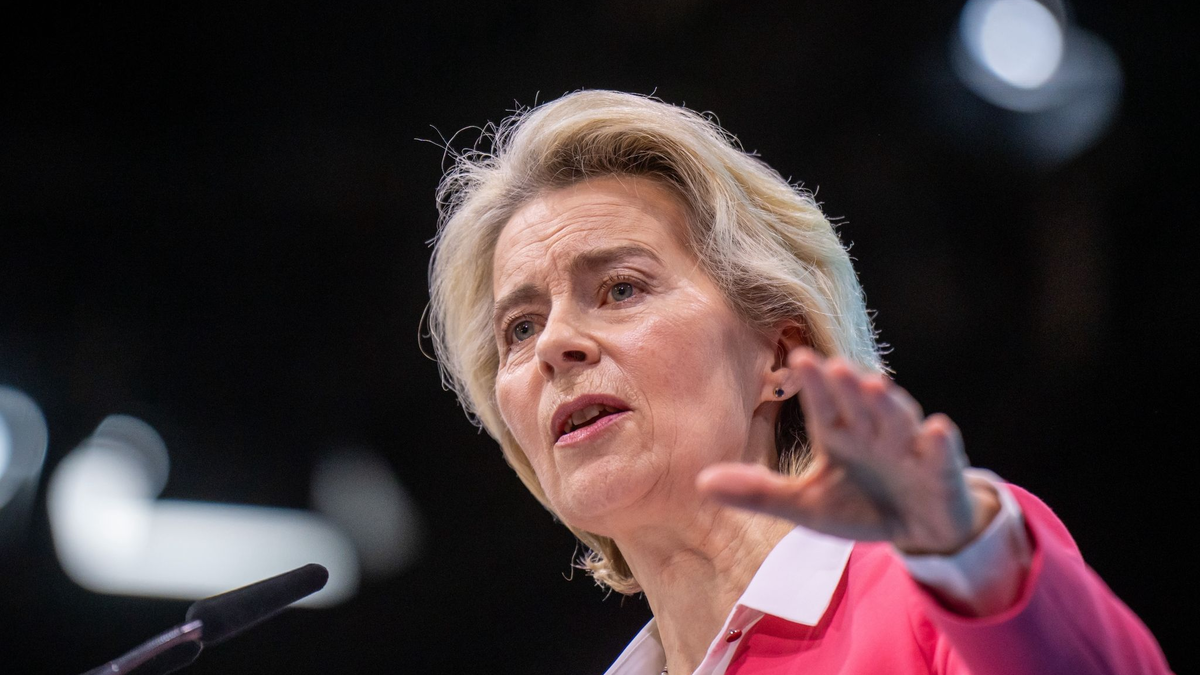 Schließt eine Kooperation mit der rechtskonservativen EKR-Fraktion nicht ausgeschlossen: Ursula von der Leyen. - Foto: Michael Kappeler/dpa