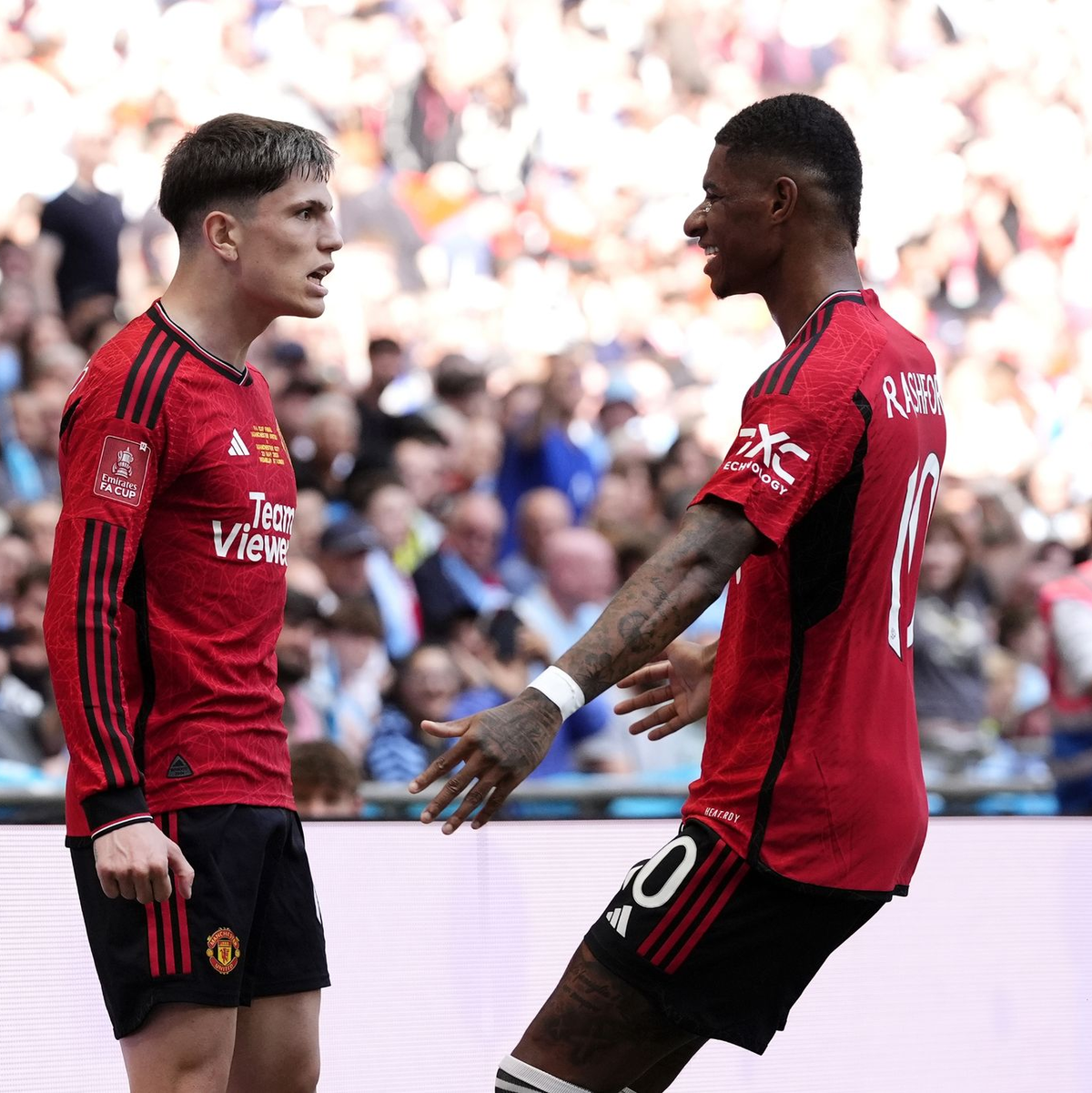 Brachte United in Führung: Alejandro Garnacho (l). - Foto: Nick Potts/PA Wire/dpa