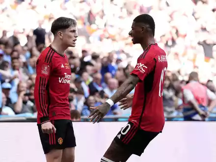 Brachte United in Führung: Alejandro Garnacho (l). - Foto: Nick Potts/PA Wire/dpa