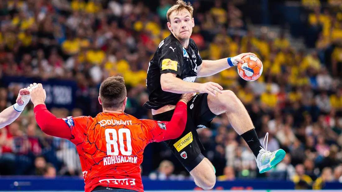 Mathias Gidsel (r) und die Füchse stehen erneut im Finale der European League. - Bild: Noah Wedel/dpa