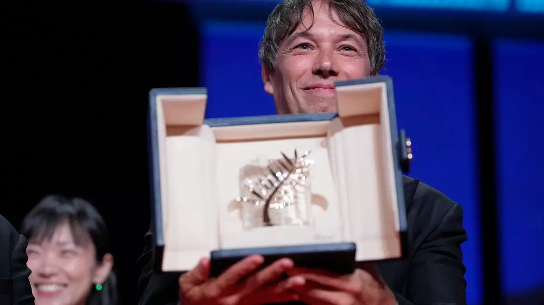 Die Goldene Palme ging in diesem Jahr an Regisseur Sean Baker. - Bild: Andreea Alexandru/Invision/AP/dpa