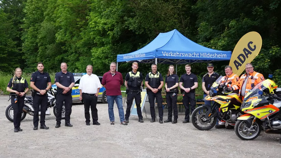 POL-HI: Motorrad-Aktionstag Kaffee statt Knöllchen am Weinberg und Roten Berg - Bild: presseportal.de