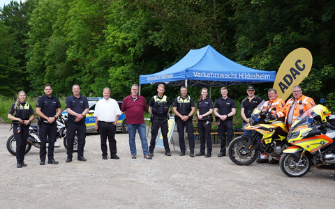 POL-HI: Motorrad-Aktionstag Kaffee statt Knöllchen am Weinberg und Roten Berg - Foto: presseportal.de