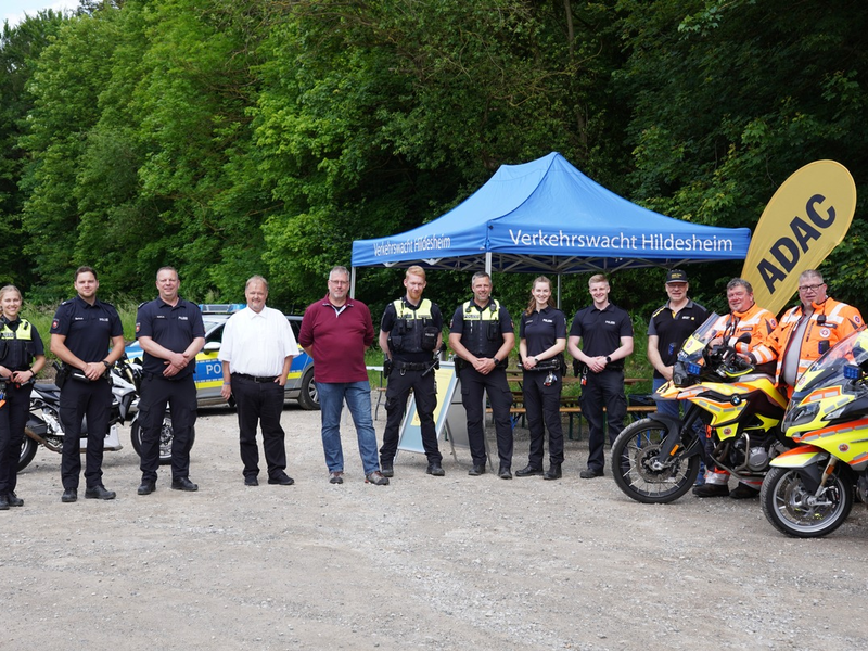 POL-HI: Motorrad-Aktionstag Kaffee statt Knöllchen am Weinberg und Roten Berg - Foto: presseportal.de