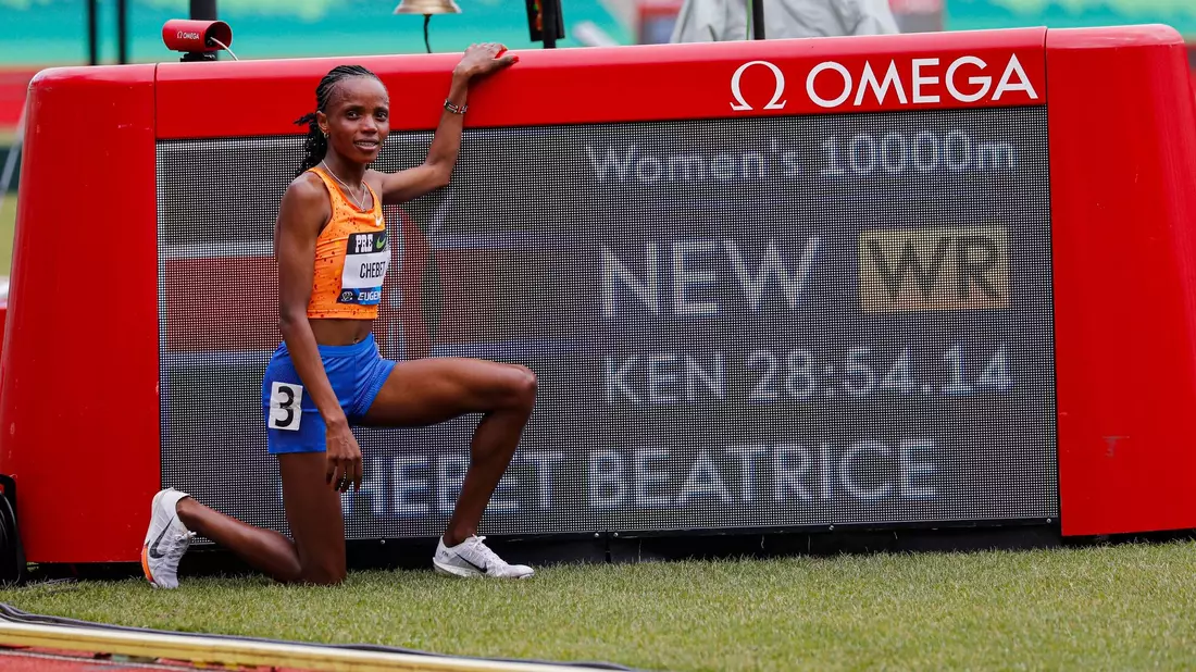 Beatrice Chebet stellte in Eugene einen neuen Weltrekord über 10.000 Meter auf. - Bild: Thomas Boyd/FR24134 AP/dpa