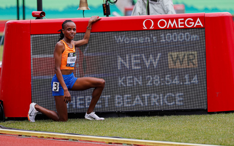 Beatrice Chebet stellte in Eugene einen neuen Weltrekord über 10.000 Meter auf. - Foto: Thomas Boyd/FR24134 AP/dpa