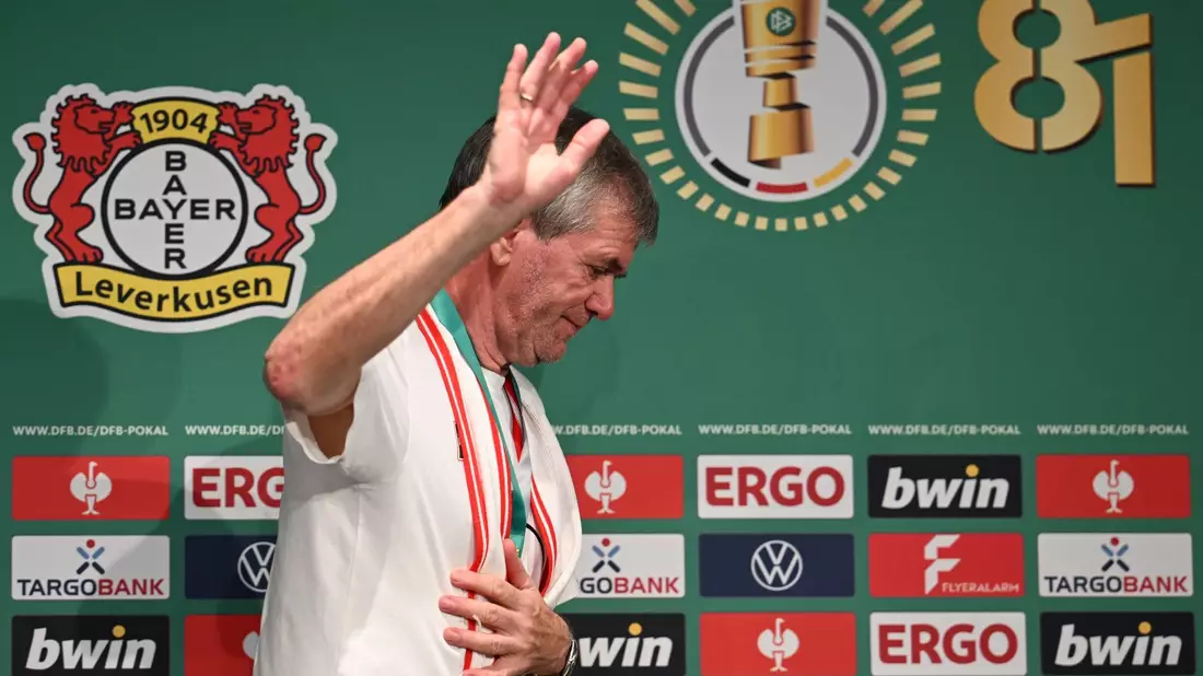 Coach Friedhelm Funkel hört beim 1. FC Kaiserslautern auf. Seine Trainerkarriere hat der 70-Jährige aber noch nicht offiziell beendet. - Bild: Soeren Stache/dpa