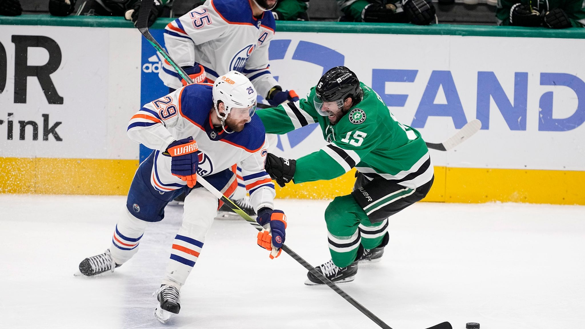 Leon Draisaitl (v) unterlag mit den Oilers bei den Dallas Stars. - Foto: Tony Gutierrez/AP/dpa
