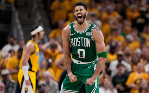 Die Boston Celtics um Jayson Tatum waren das beste Team der regulären NBA-Saison und ziehen bislang auch souverän durch die Playoffs. - Foto: Michael Conroy/AP