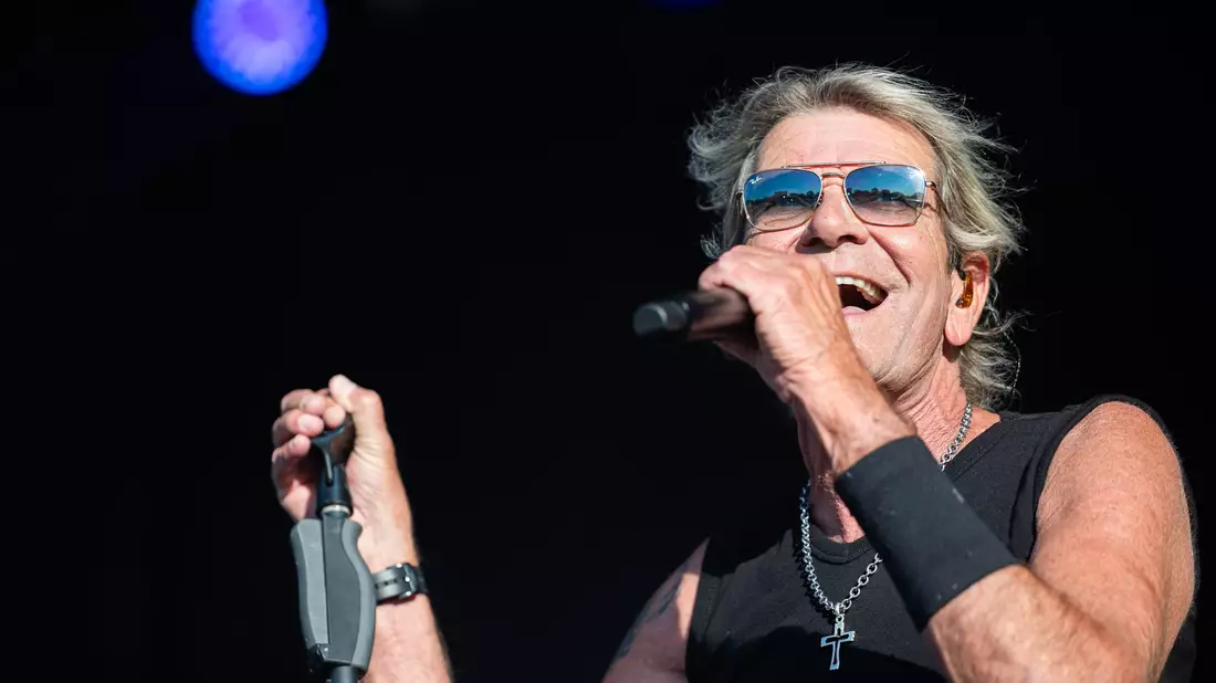 Der Hit «Verdammt ich lieb' dich» ist Ausgangspunkt für eine Tour von Schlagerstar Matthias Reim im kommenden Jahr. (Archivbild) - Bild: Michael Matthey/dpa