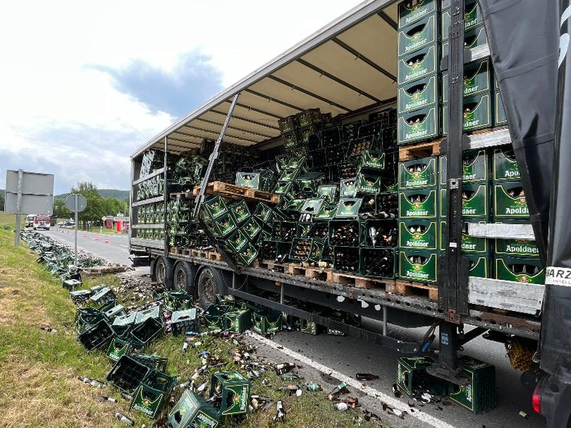 LPI-SLF: Zum Glück leer und nicht im Gegenverkehr gelandet... - Foto: presseportal.de