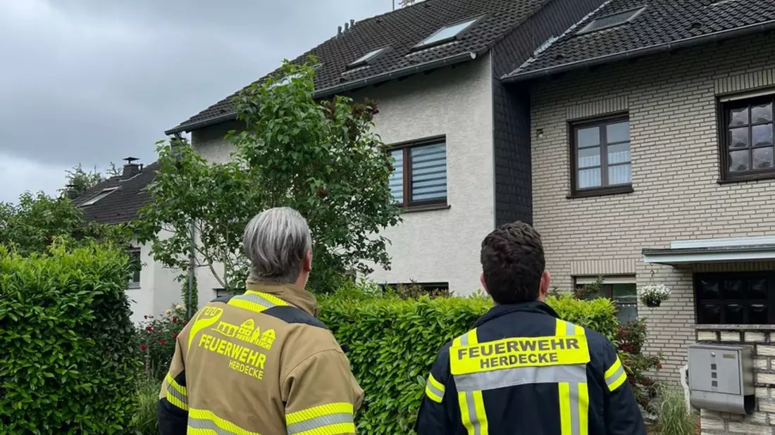 FW-EN: Hauskatze vom Dach gerettet - Viele Aktivitäten für die Feuerwehr Herdecke - Bild: presseportal.de